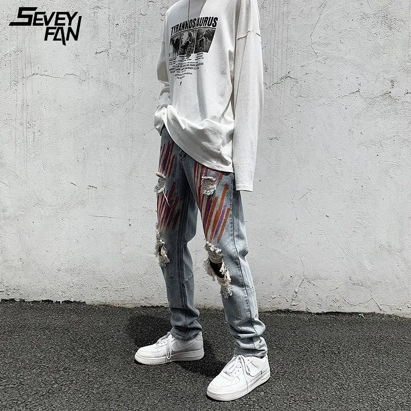 

Hi Street Hole Blue Jeans Men Graffiti Printed Fashion Streetwear Hip Hop Ripped Denim Pants Fashion Slim Pencil Jean Trousers