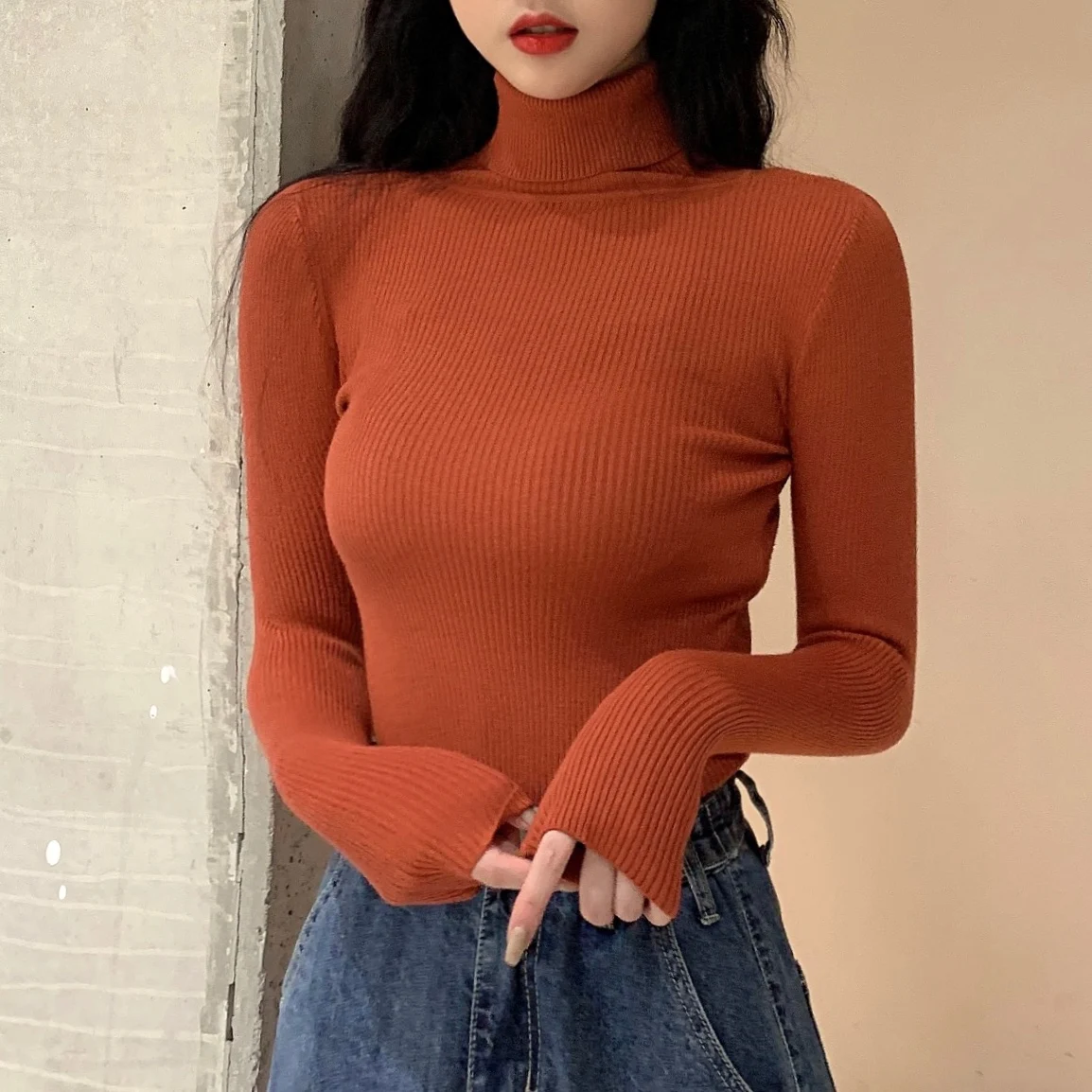 Весенне осенний приталенный минималистичный вязаный базовый свитер с высоким
