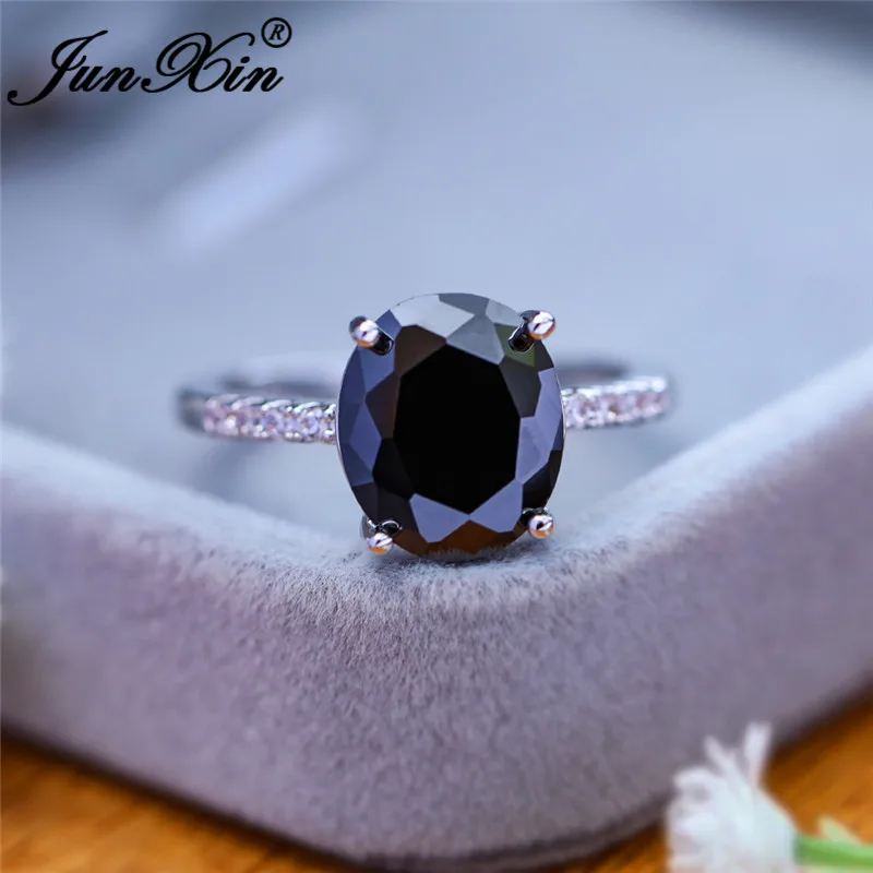 Минималистичное тонкое кольцо с одним кристаллом и черным Цирконом обручальные