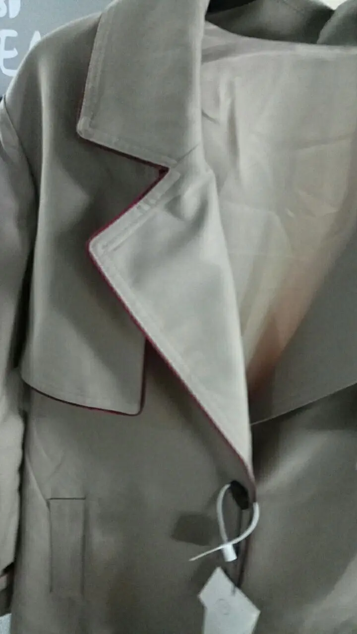 DEAT Европейская Осенняя Женская ветровка с разрезом, новая модель, длинное Свободное пальто выше колена, Лоскутная плиссированная куртка с поясом