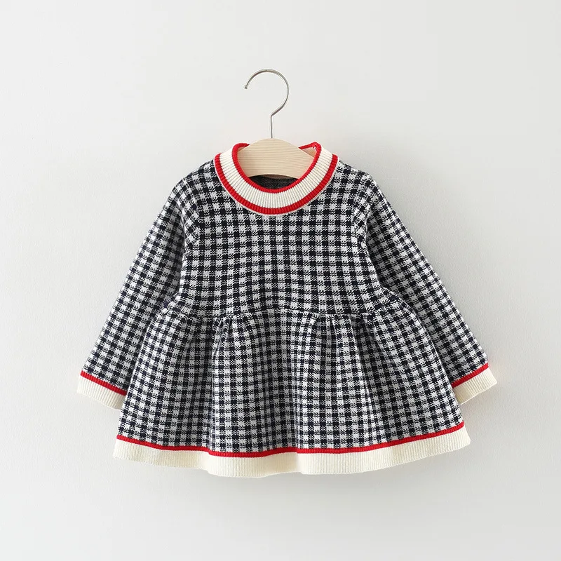 Клетчатое вязаное платье осенне-зимнее повседневное однотонное в клетку с