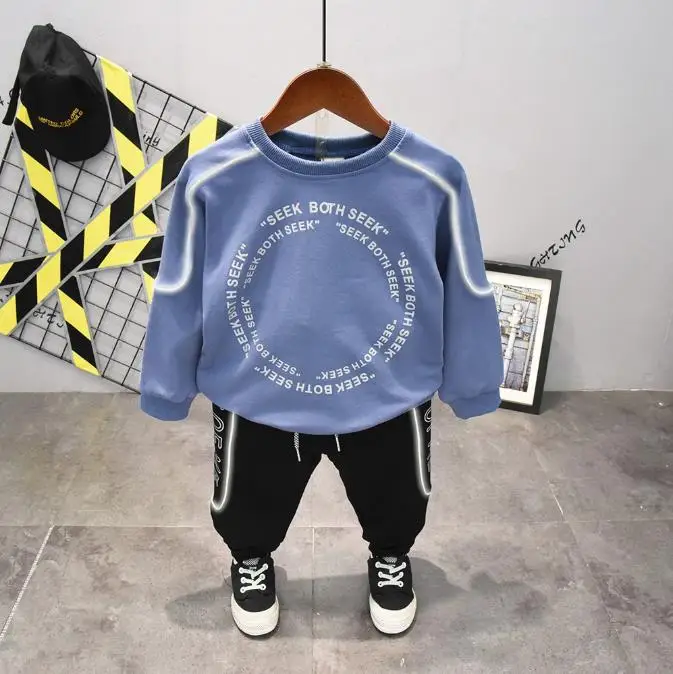 

Детский спортивный костюм из 2 предметов, свитер со светоотражающими полосками и штаны, на возраст 2-7 лет