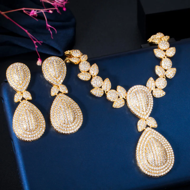 Комплект из колье и серёг с фианитом в форме груши | Украшения аксессуары