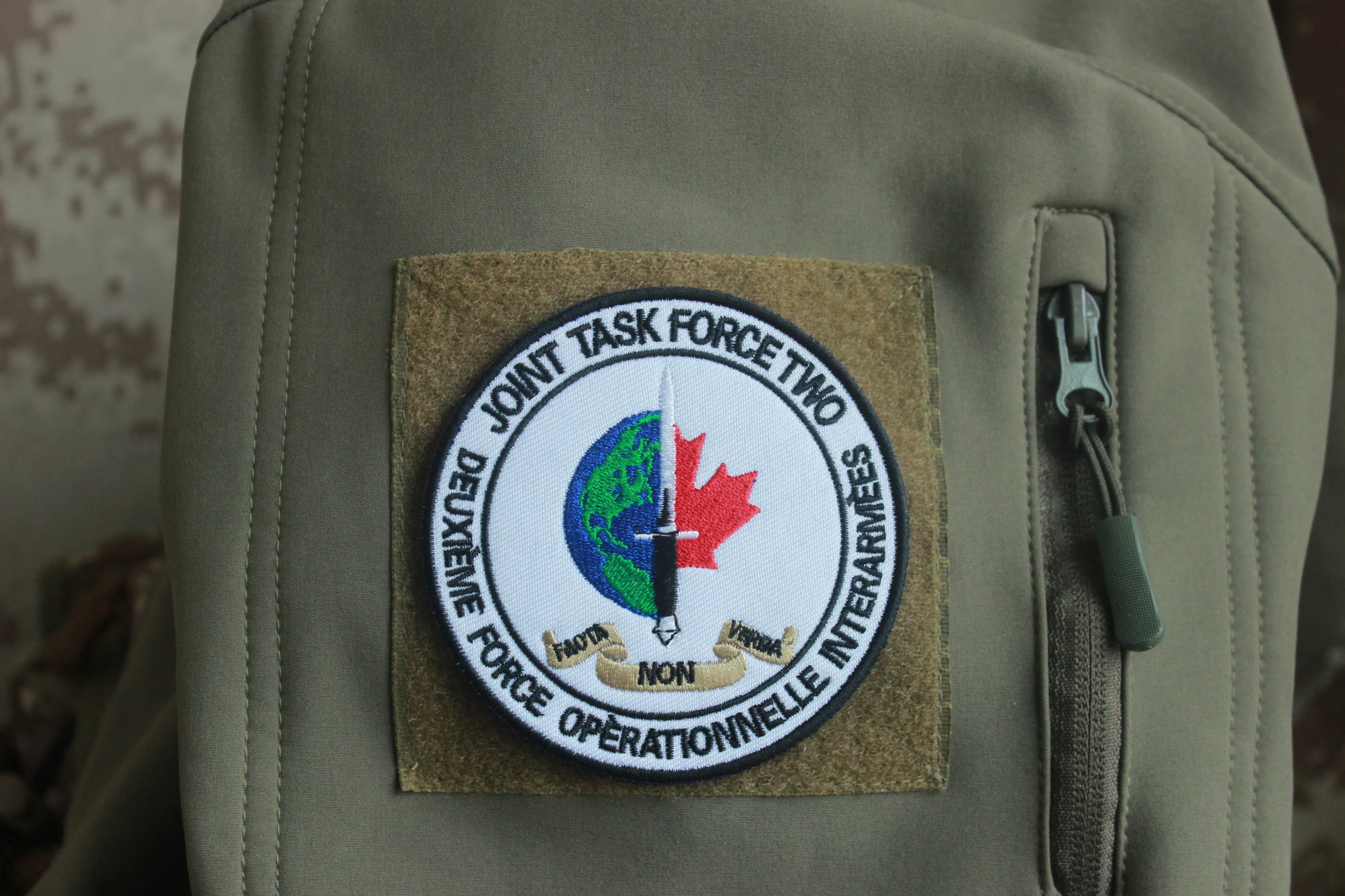 Нашивка для куртки и рюкзака Канадская команда спецназа два военные армейские