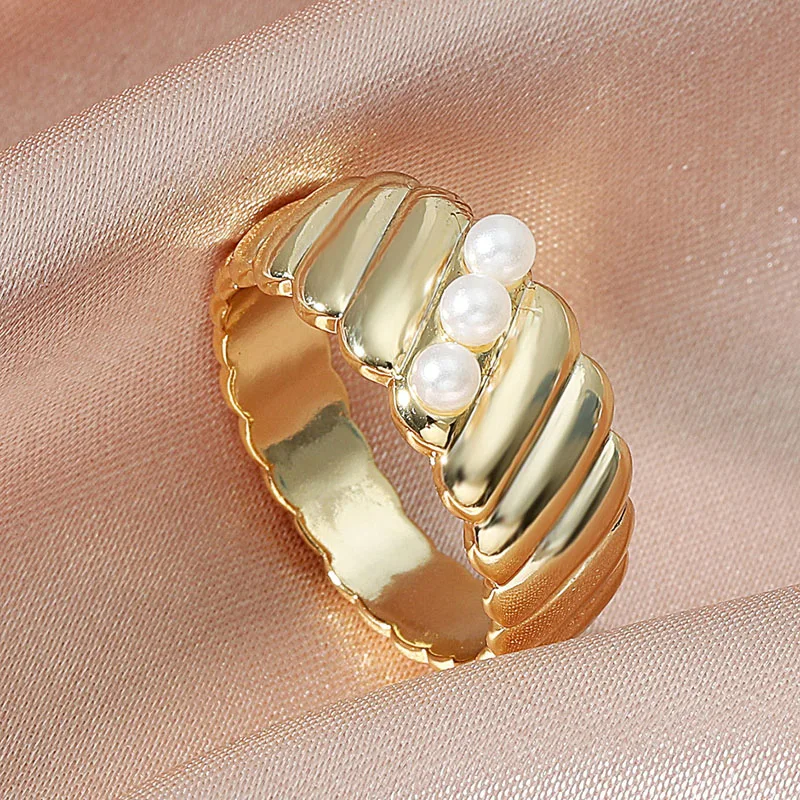 

2021 New Fashion Baroque Pearl Ring Simple Creative Geometric Metal Thread Ring for Women Jewelry Festive Gifts