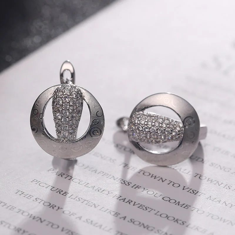 Silver MAIKALE, милые круглые серьги-гвоздики для женщин, покрытые золотом, серебром, драгоценным камнем, цирконием, маленькие серьги, дикие вечерние ювелирные изделия, подарки - Окраска металла: Silver