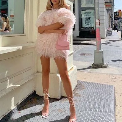 Короткие вечерние платья для женщин розовые с кисточками открытыми плечами