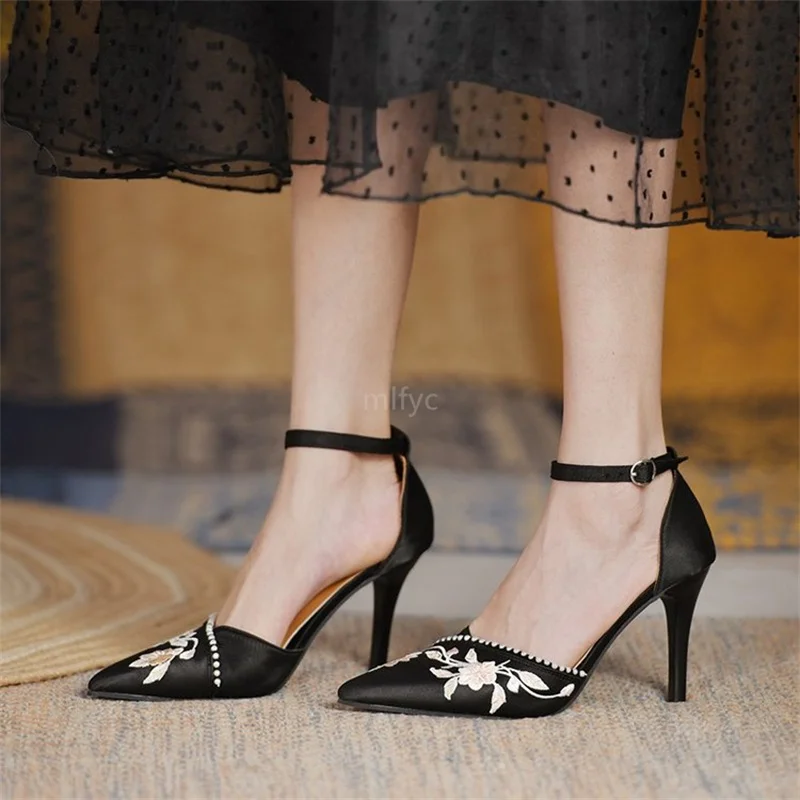 

2021 spring and autumn new large size single shoes pointed stiletto high heels embroidery high heels ladies single shoes women