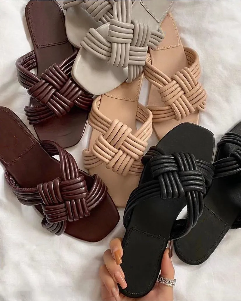 

2021 Luxury Slides Low Heels Women Shoes Summer Slippers Flip Flop Africa Sexy Weave Bow Sandals Home Durable Europe Slippers