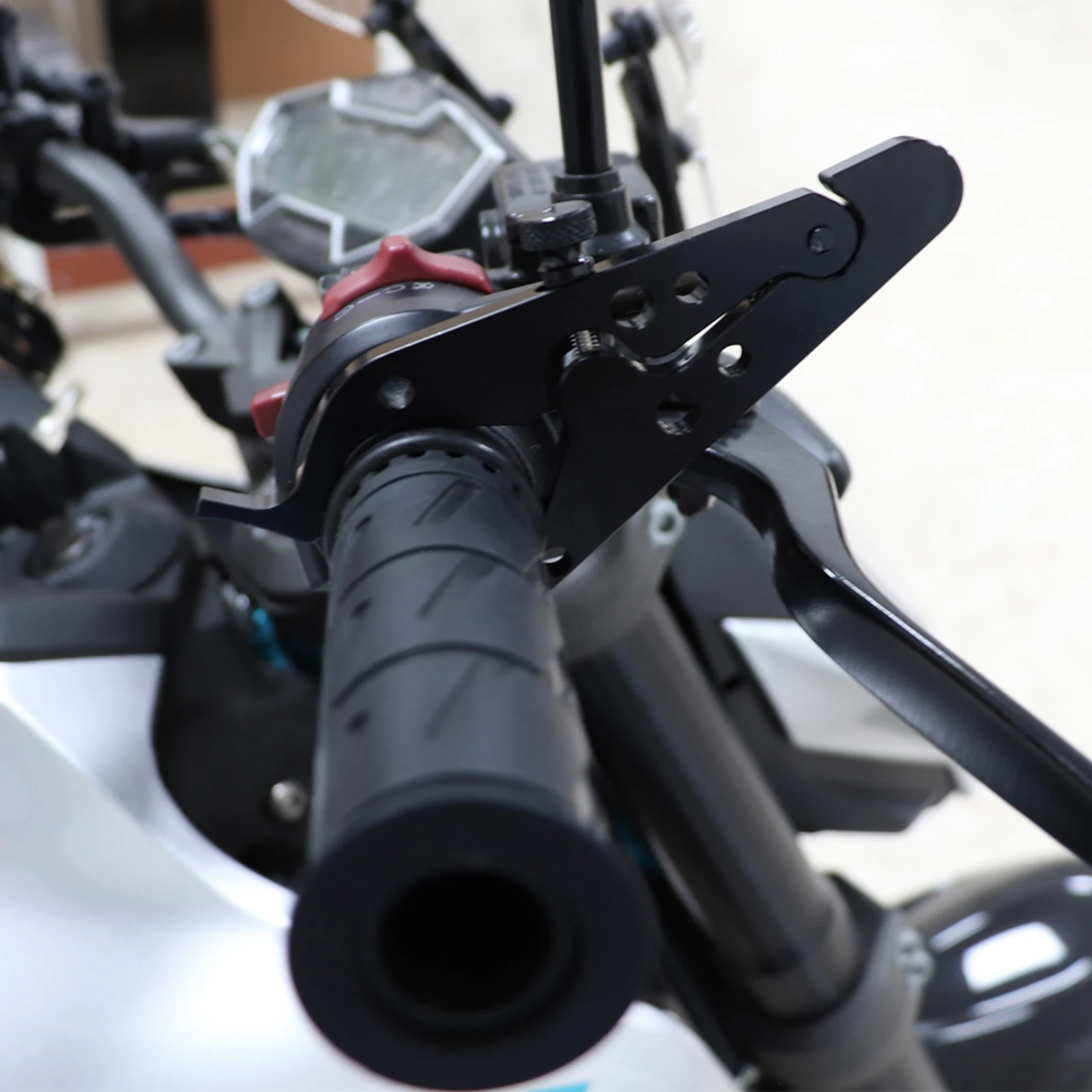 

Motorcycle Throttle Lock Cruise Control Clamp Easy to Adjust Heavy Duty