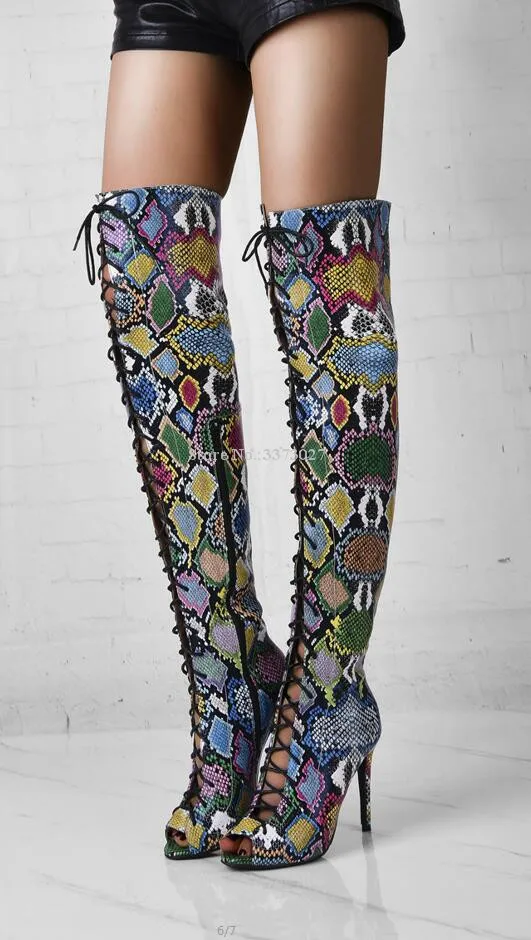 Красочные с принтом в стиле змеиной кожи Со шнуровкой Женские сапоги до колена