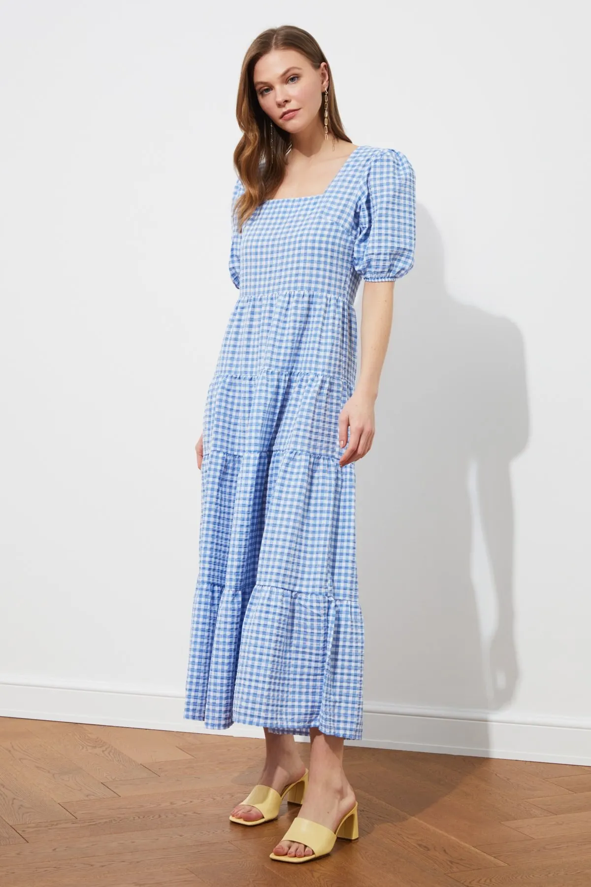 

Женское синее квадратное платье