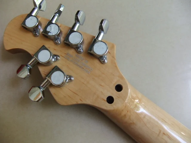 Оптовая продажа Новое поступление 6 строка Musicman Электрогитары с Tremole в темно