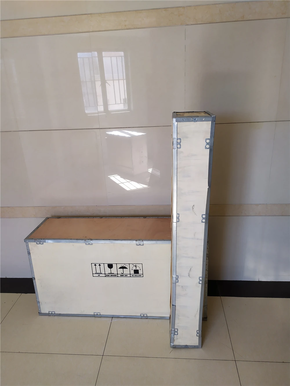 

LY 920 standard OCA non-dust working table with Fan Filter Unit (FFU) Size 1800*1200* 1200MM with anti-static mat 120*60mm