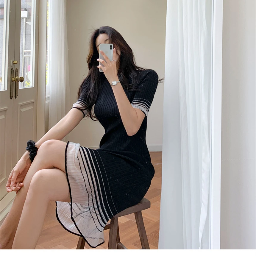 Женское трикотажное платье с коротким рукавом простое и элегантное оборками