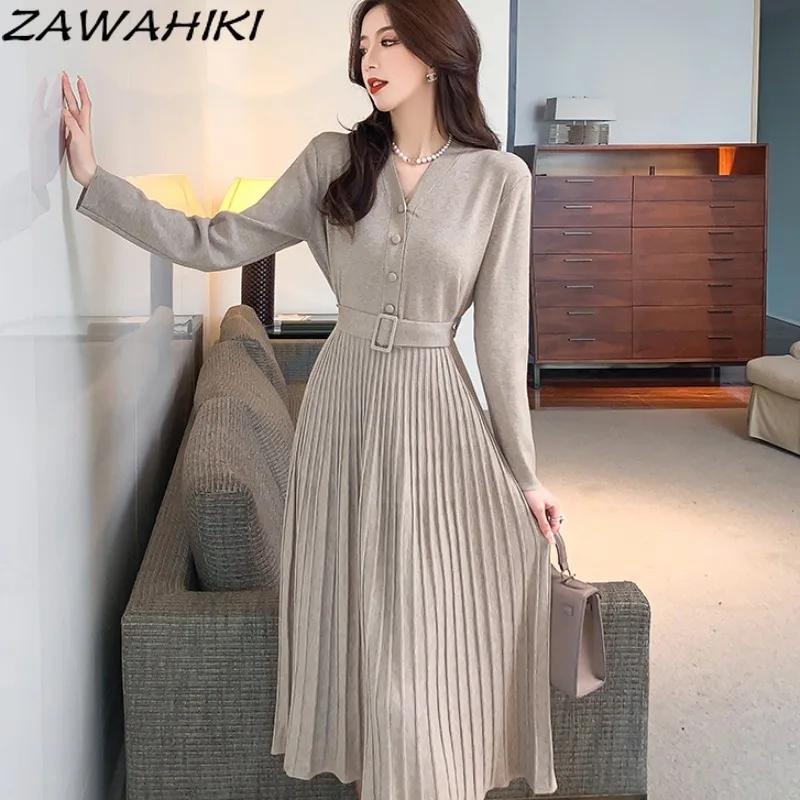 

Женское трикотажное платье с V-образным вырезом и высокой талией