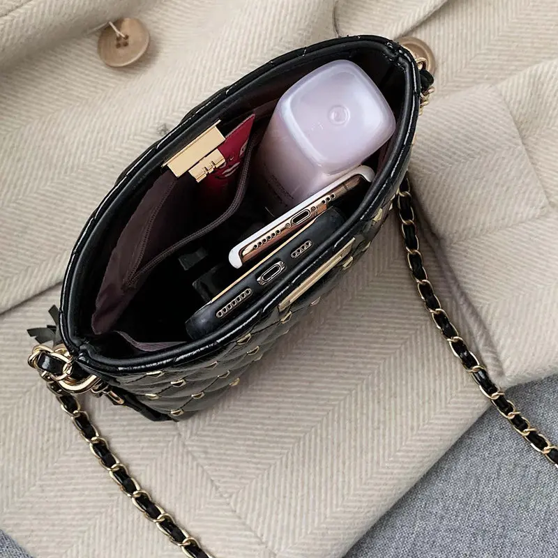 Женская сумка мессенджер с заклепками Роскошная мягкая через плечо в клетку