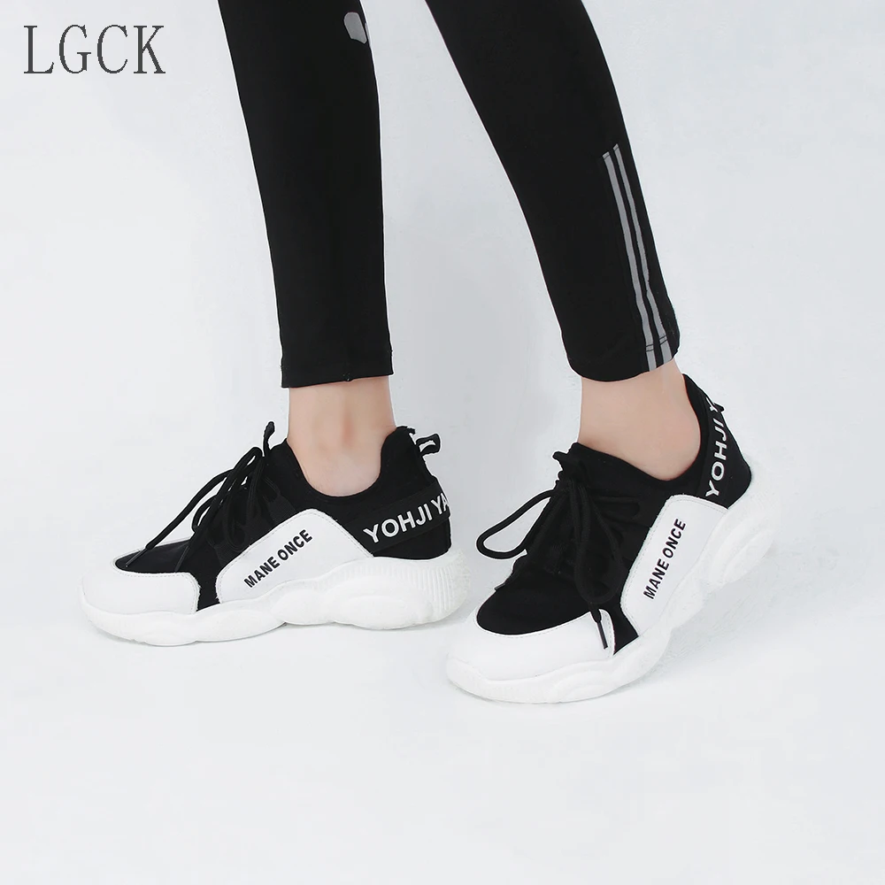 Женские джинсовые кроссовки повседневные на плоской подошве зимняя спортивная