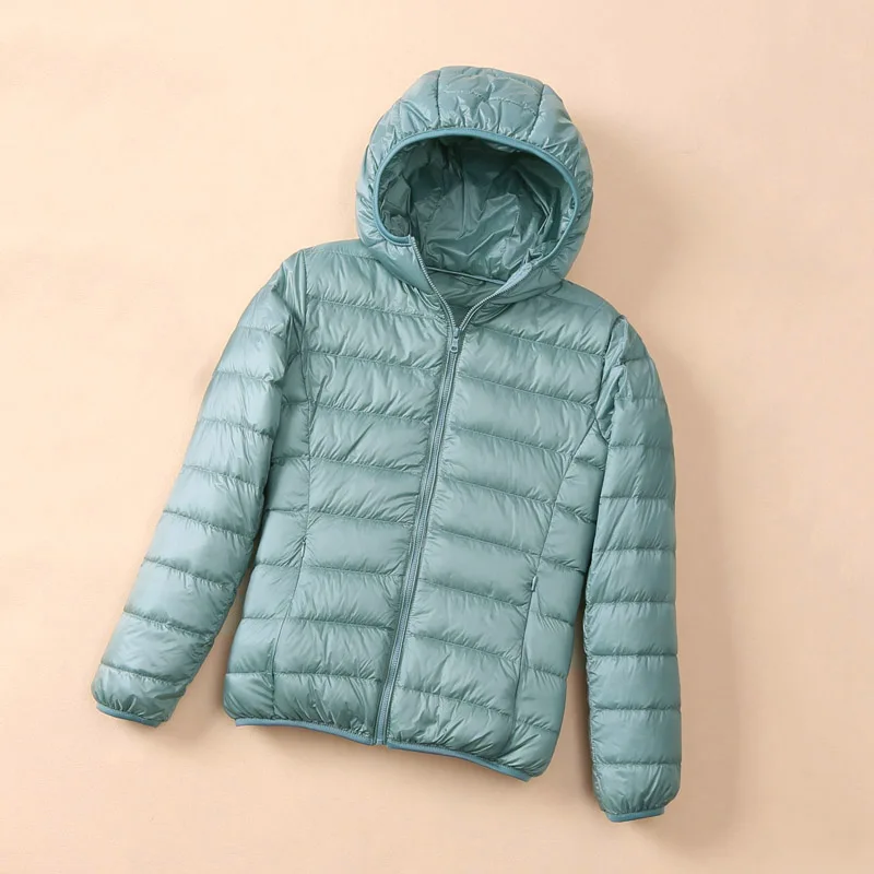 Зимний женский пуховик ультра тонкий с капюшоном красный и черный цвета базовые