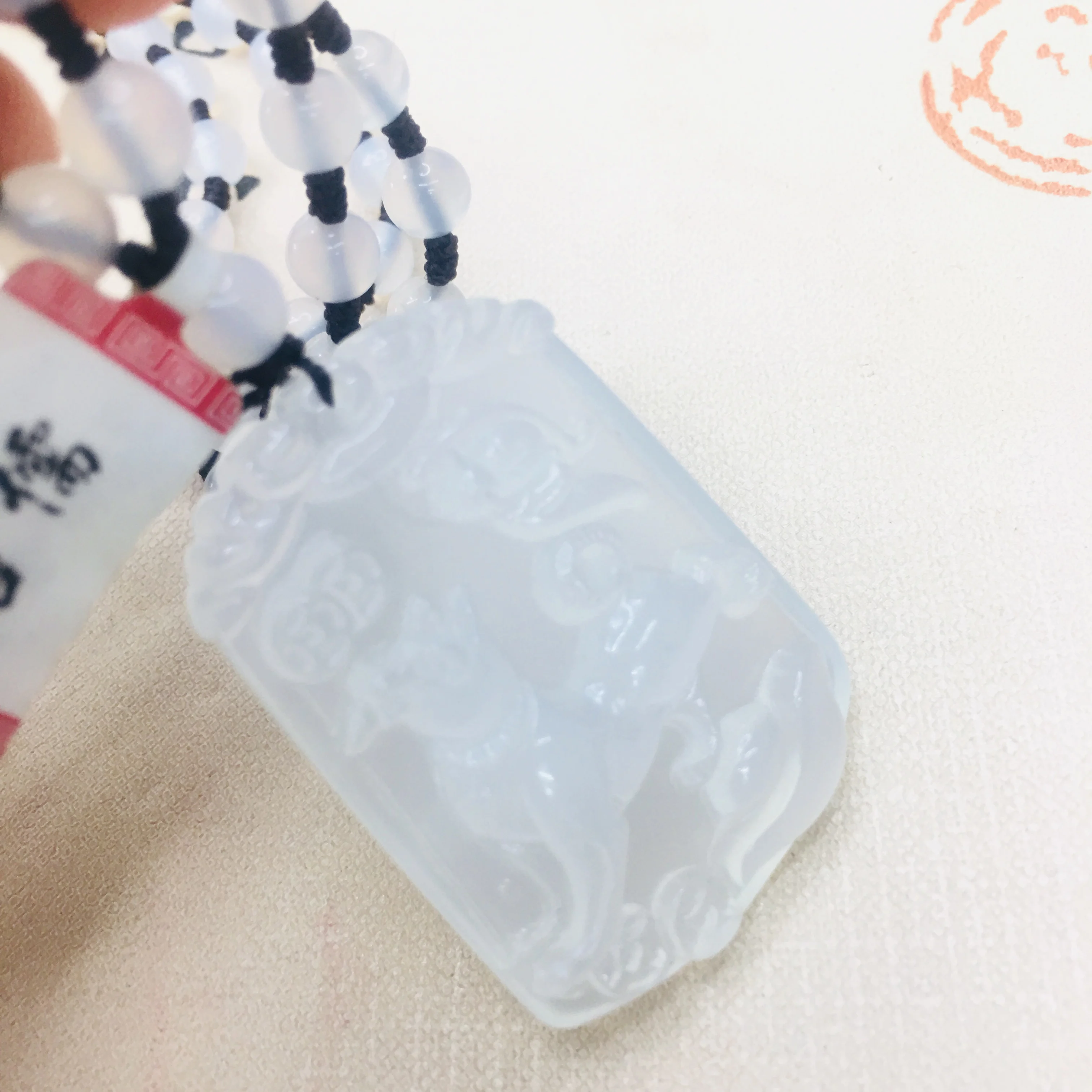 Натуральная бразильская подвеска в виде собаки со знаками Зодиака с нефритовым