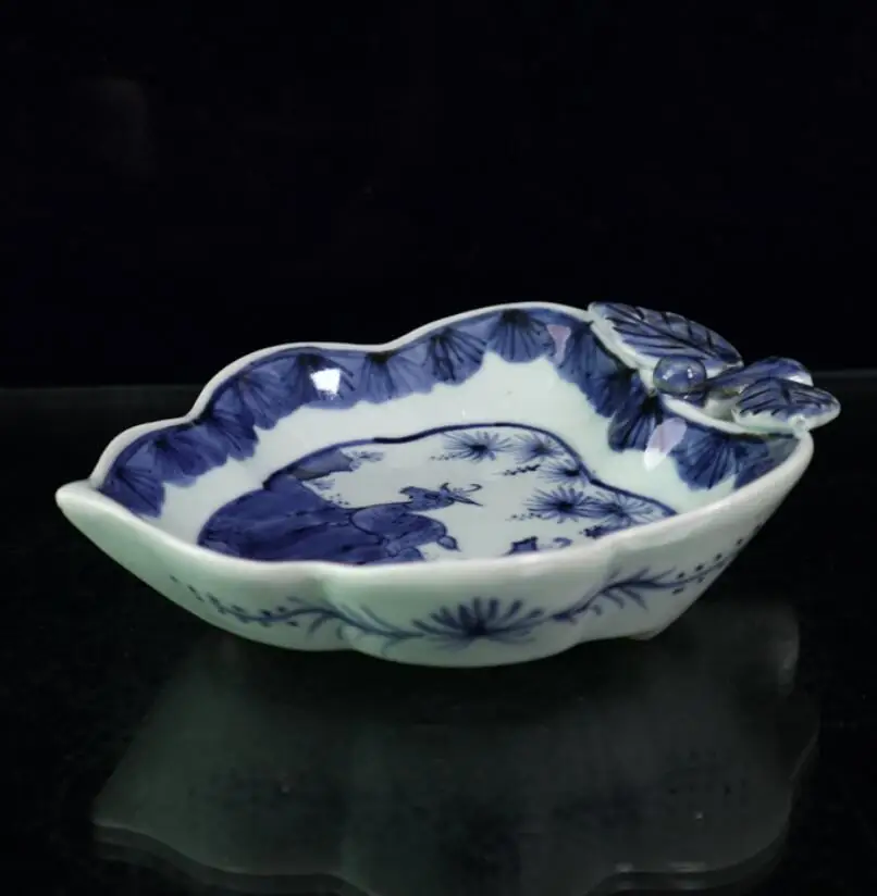 

China Blue and white ceramic Leaves Pen wash crafts statue