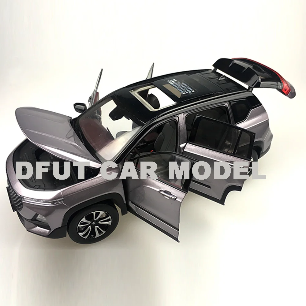Модель автомобиля из литого металлического сплава BAOJUN в масштабе 1:18 модель