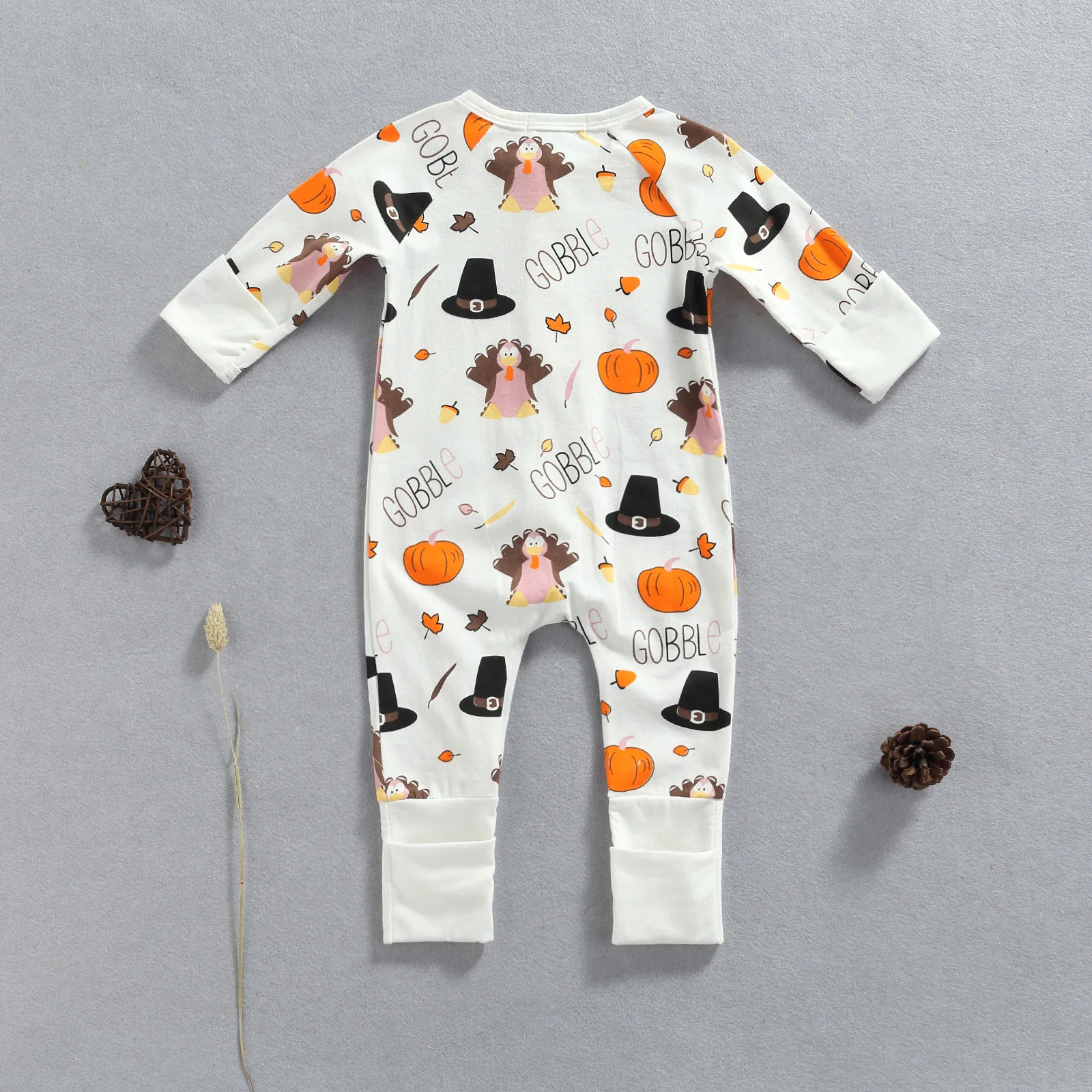 Комбинезон с длинным рукавом и круглым вырезом на молнии |