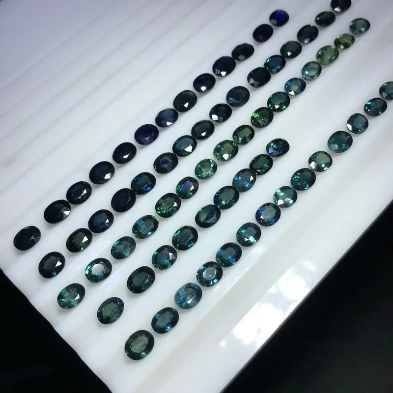 Плоская спина из натурального сапфира синего цвета кабошон круглой формы