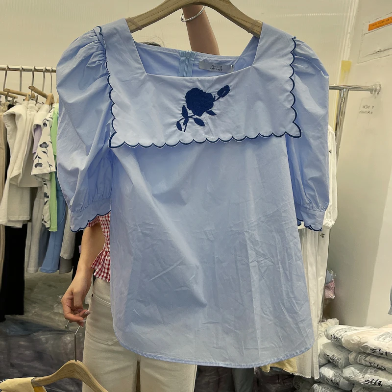 

2021 Summer French Retro Flower Embroidery Half-Sleeve Female Shirt Women Doll Collar Puff Sleeve Blusas Western Style Short Top