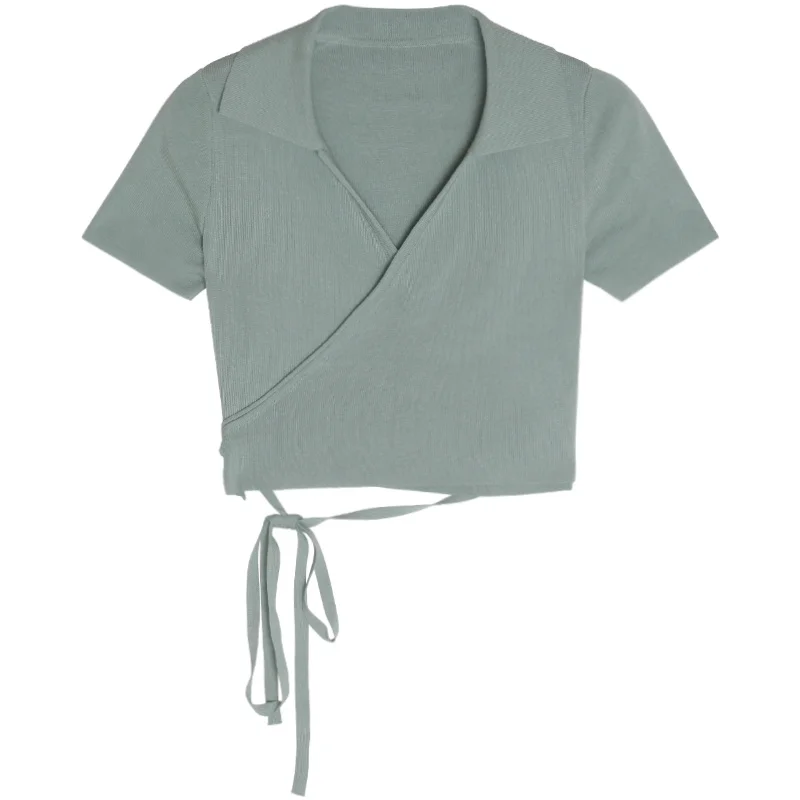 Тонкая трикотажная короткая футболка Корейская облегающая с V-образным вырезом