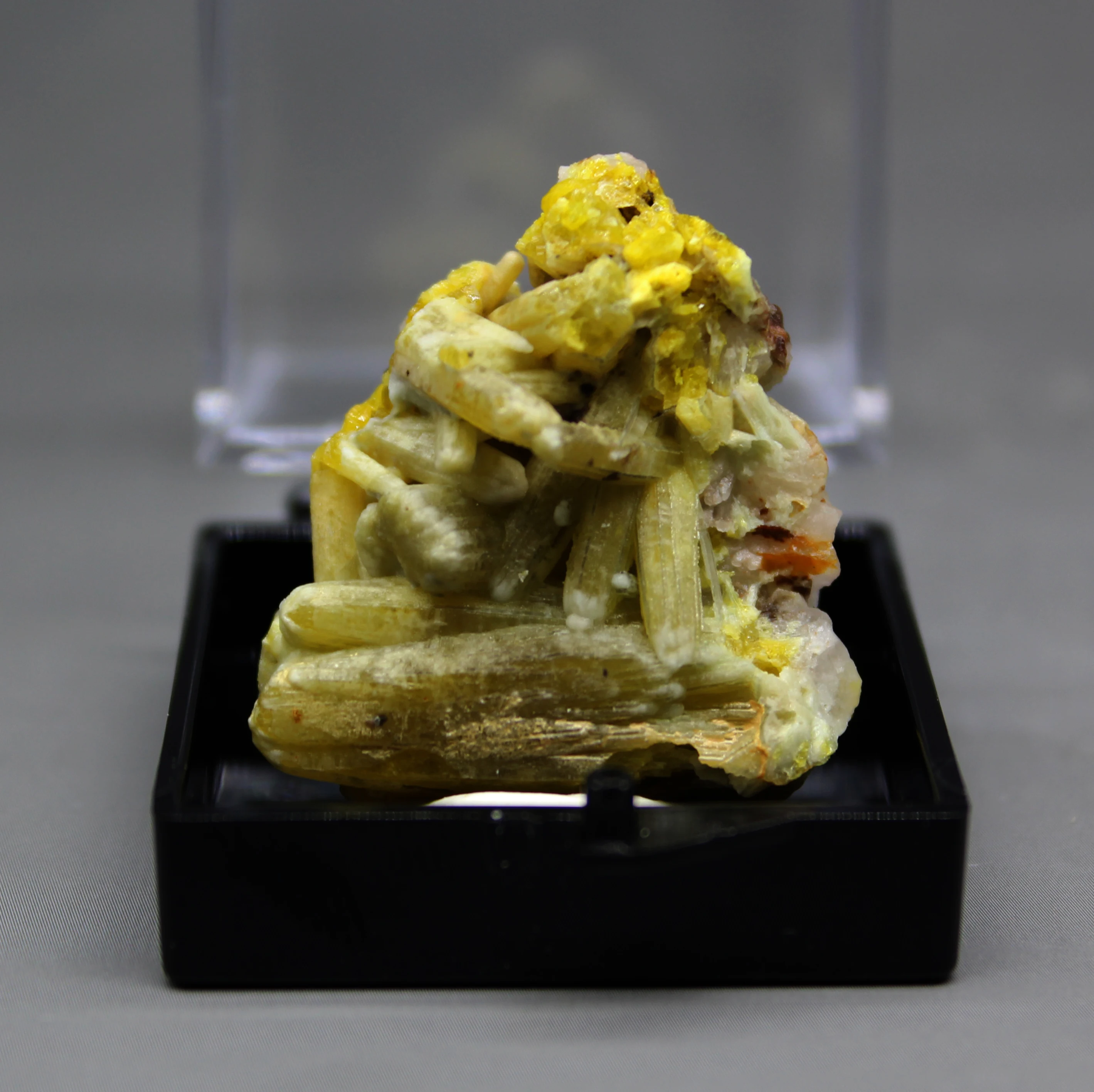 100% натуральный пироморфит воды минеральные образцы камней и кристаллов