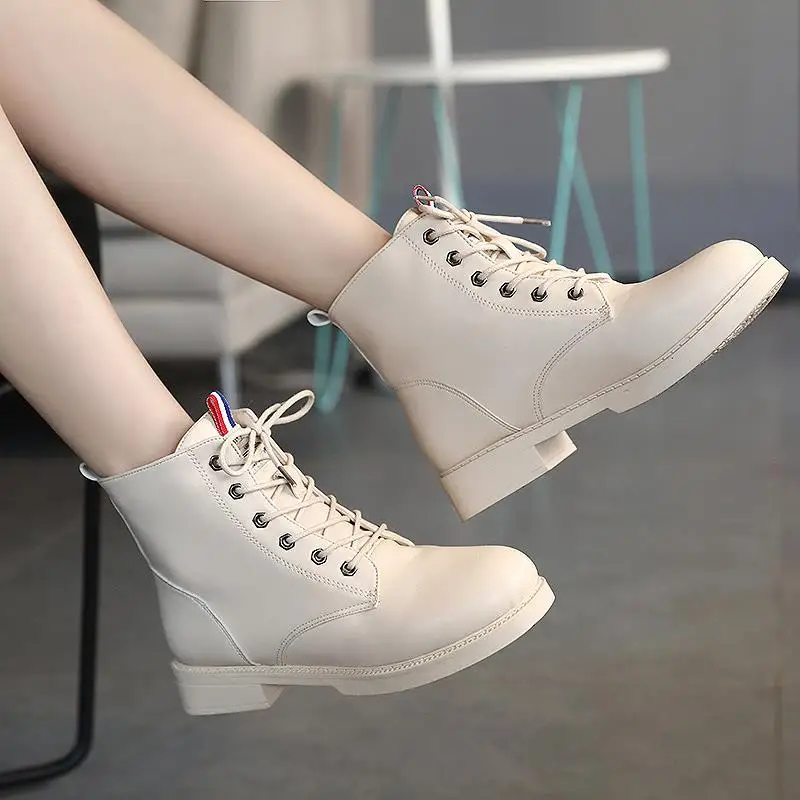 Женские мотоциклетные ботинки с пряжкой ботильоны в британском стиле на низком