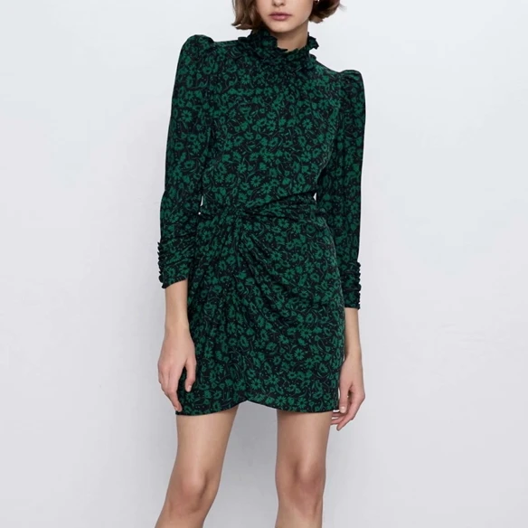 Женское облегающее мини платье с цветочным принтом длинным рукавом и воротником