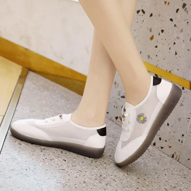

Small Daisy Soft Soles Small White Women's Shoes Summer New Net Surface Breathable Casual Board Shoes Students Single Shoes