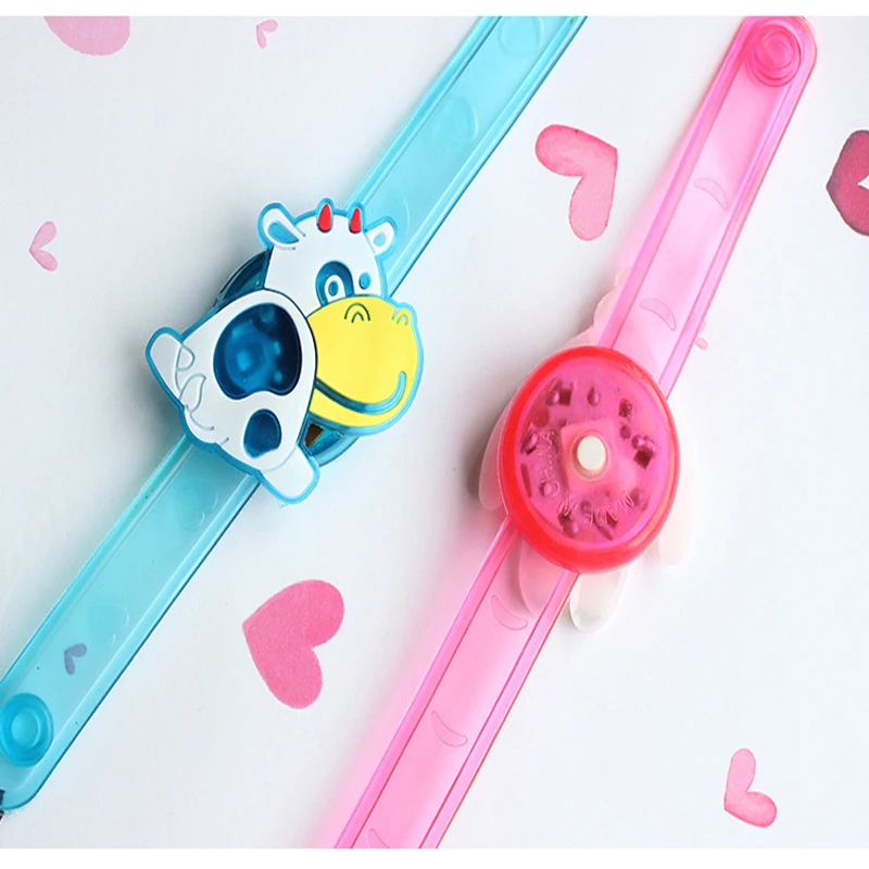 Светящийся мультяшный браслет со светодиодной подсветкой модный на запястье