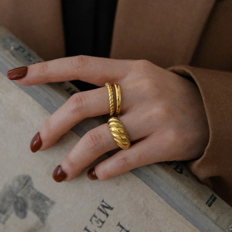 Фото Винтажные минималистичные массивные кольца золотого и серебряного цвета витые