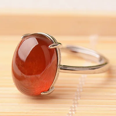 Женское кольцо с натуральным гранатом из серебра 925 пробы регулируемым