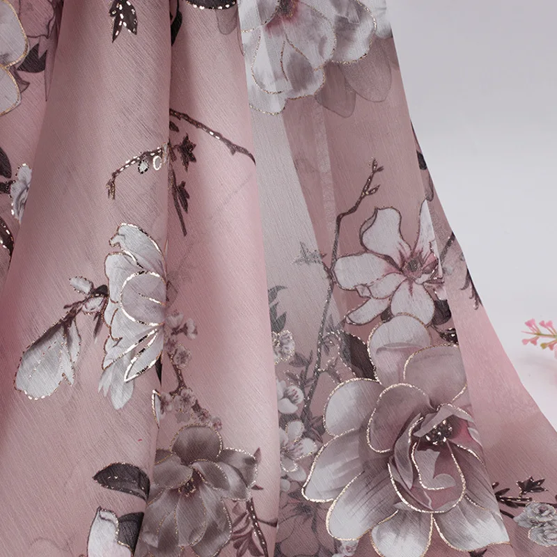 

Hot Sale Pink Bronzing Floral Chiffon Crepe Fabric Silky Print Flower Pattern Apparel Material Sewing Clothes Dress By the Meter