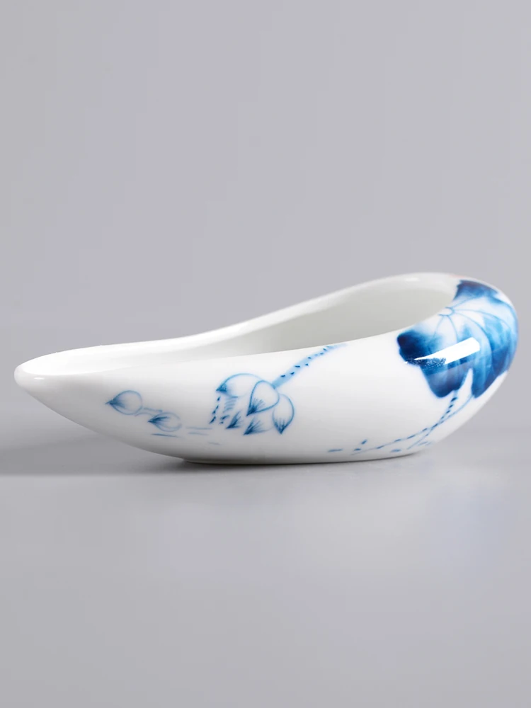 

Lotus pond Qingqu hand painted Lotus Blue and white porcelain tea spoon teaspoon tea ceremony accessories