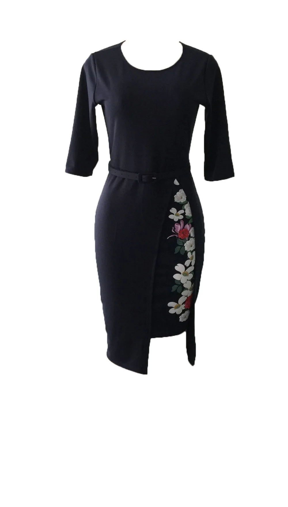 Офисное женское платье карандаш три четверти до середины икры с поясом без