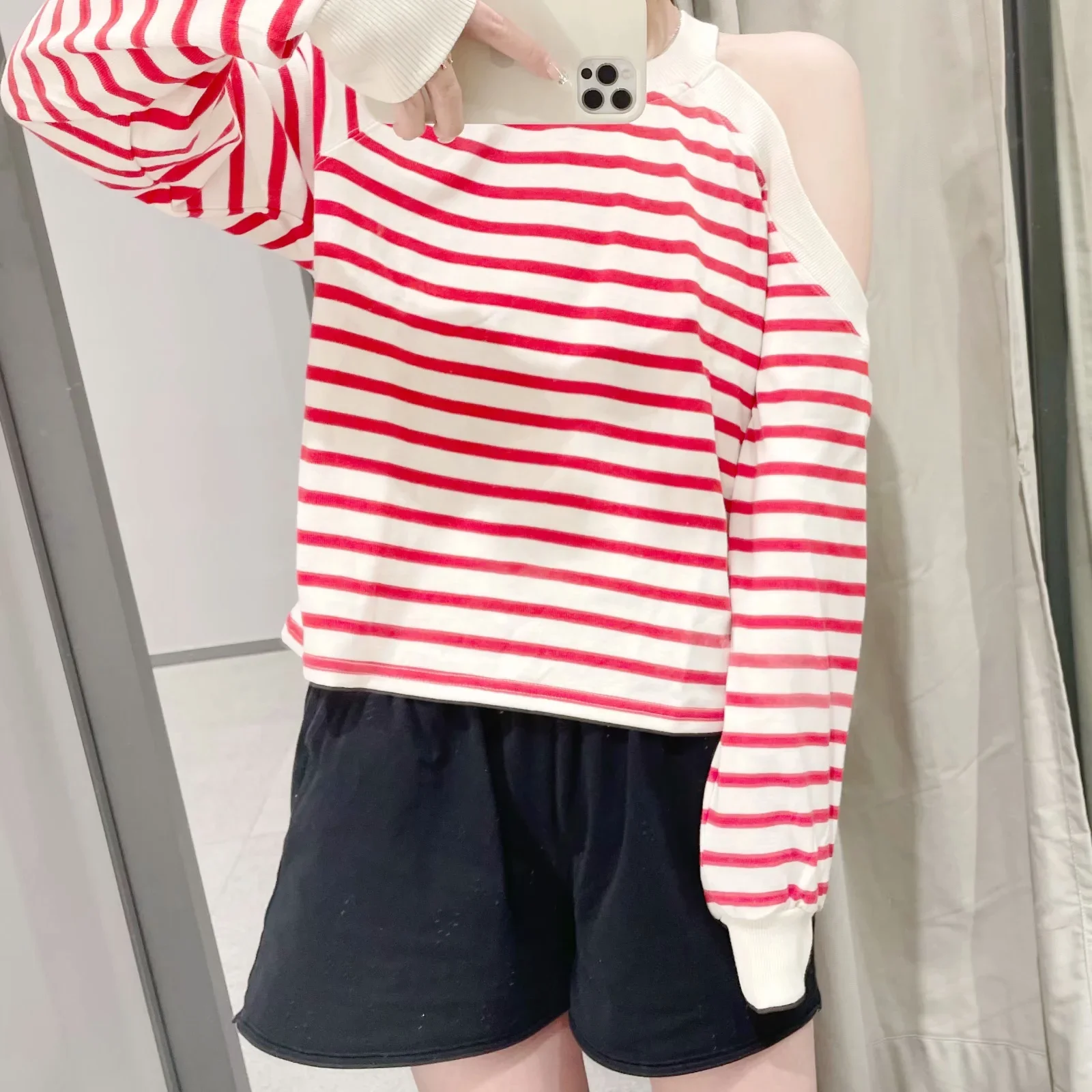 

A neck style striped halter with an off-shoulder round collar T-shirt and a vest