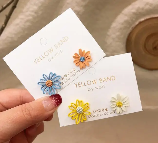 

Daisy Flower Earrings Asymmetrical Korean Fashion Jewelry Cute Flower Small Stud Earrings for Women 2020 New
