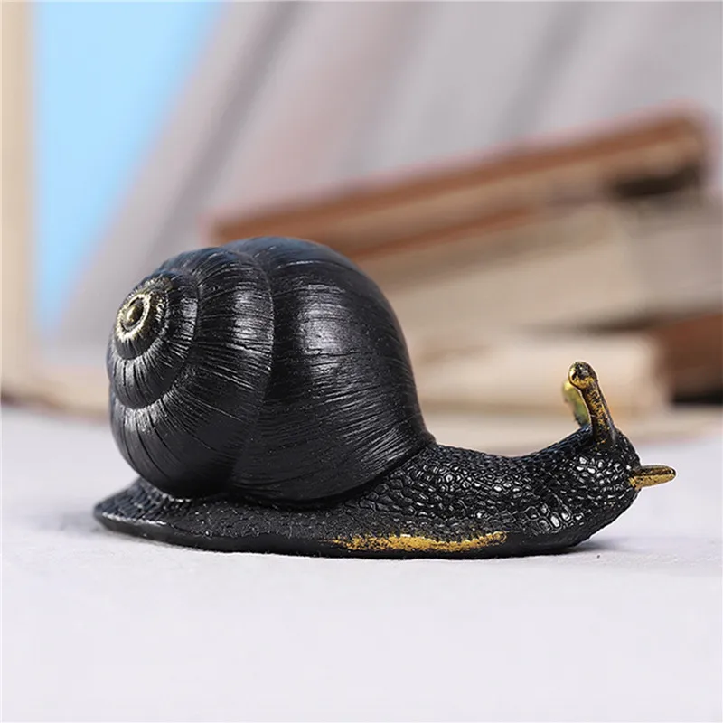 

Desktop Decor Snail Shaped Ornament Resin Figurine Decorative Artware for Home Shops, Black