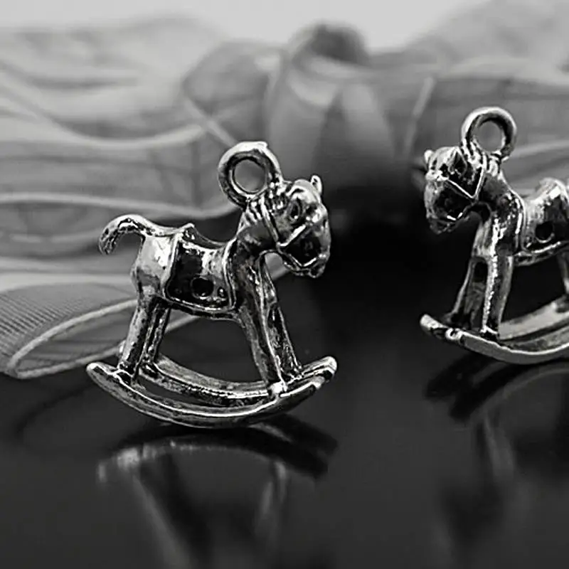 10 шт. лошадка-качалка серебристого цвета 17 х16 мм |