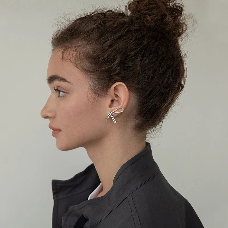 GHIDBK полые в форме бабочки проводной асимметричные серьги гвоздики ручной работы