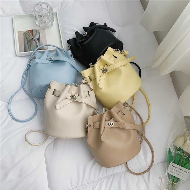 

Summer large capacity portable bag women 2021 new fashion summer slung ins niche design Bucket Bag