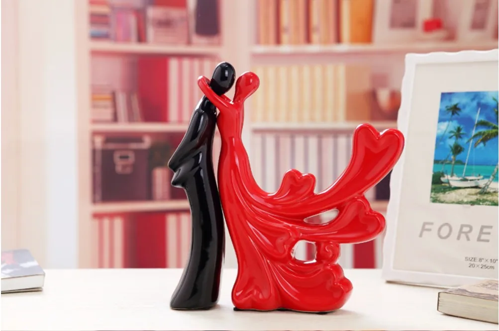 Статуэтка для влюбленных обнимающих пар свадебный подарок винный шкаф гостиная