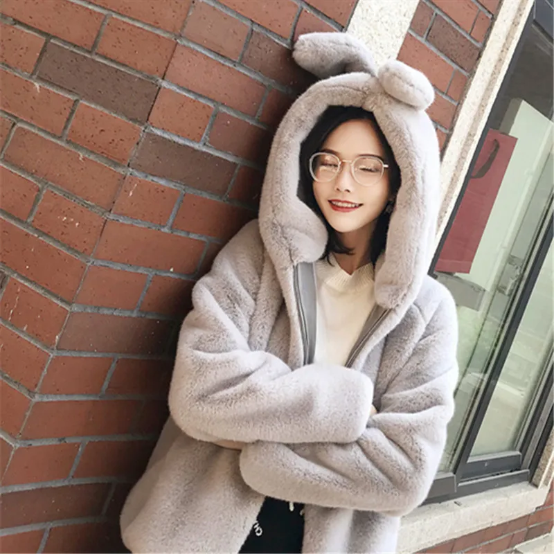 Милое Женское пальто из искусственного меха с заячьими ушками капюшоном