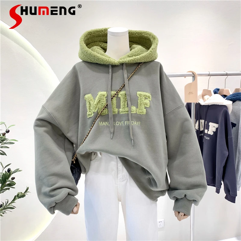 

Hoodies & Sweatshirts