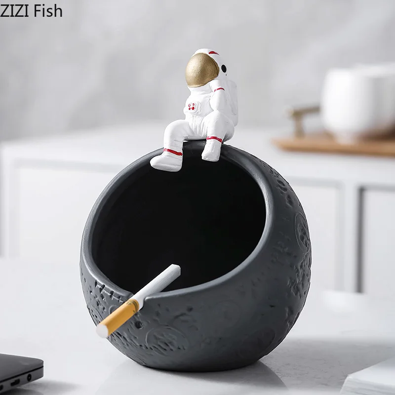 

Creative Ceramic Art Astronaut Large-capacity Ashtray Living Room Coffee Table Decoration Anti-ash and Wind-proof Lunar Ashtray
